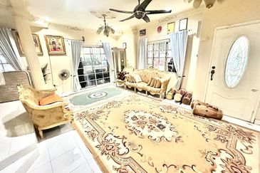 CORNER LOT💥FULL LOAN💥RENOVATED 2 Storey Bandar Tasik Selatan, Kuala Lumpur