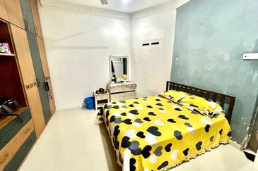 CORNER LOT💥FULL LOAN💥RENOVATED 2 Storey Bandar Tasik Selatan, Kuala Lumpur