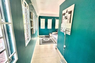 CORNER LOT💥FULL LOAN💥RENOVATED 2 Storey Bandar Tasik Selatan, Kuala Lumpur