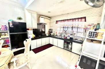 CORNER LOT💥FULL LOAN💥RENOVATED 2 Storey Bandar Tasik Selatan, Kuala Lumpur