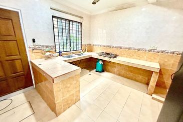 Jalan Suasana, Bandar Tun Hussein Onn