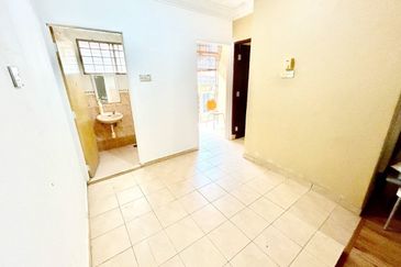 Jalan Suasana, Bandar Tun Hussein Onn