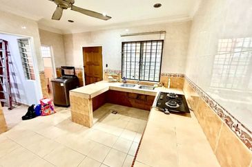 Jalan Suasana, Bandar Tun Hussein Onn