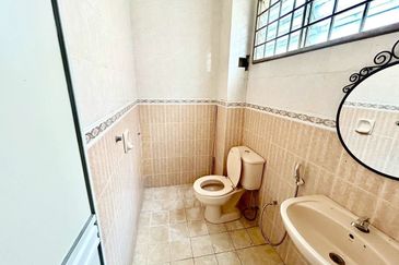 Jalan Suasana, Bandar Tun Hussein Onn