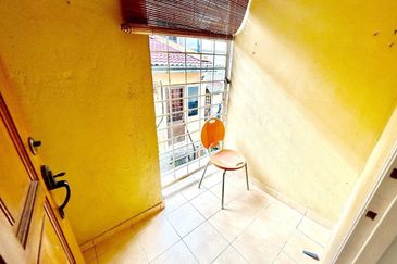 Jalan Suasana, Bandar Tun Hussein Onn