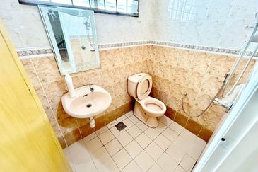 Jalan Suasana, Bandar Tun Hussein Onn