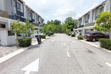 Crescent Park Townvilla