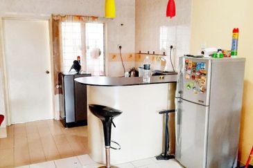 Jalan Pulau Angsa U10/32E