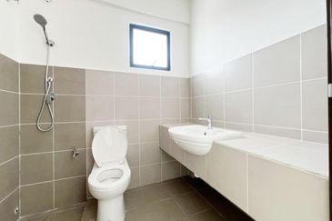 Iris @ Bandar Hillpark