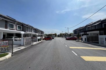 Iris @ Bandar Hillpark