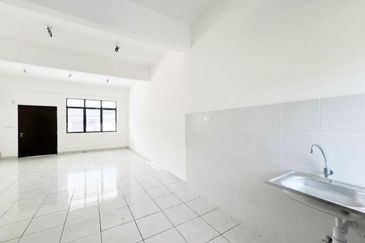 Iris @ Bandar Hillpark