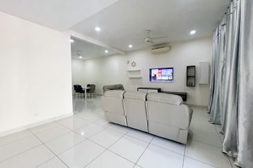 Partly Furnished 2 Storey Superlink Zircona Residence Alam Impian