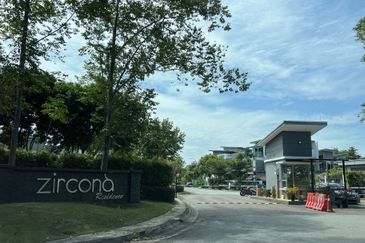 Partly Furnished 2 Storey Superlink Zircona Residence Alam Impian