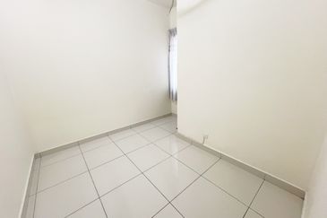 Partly Furnished 2 Storey Superlink Zircona Residence Alam Impian