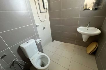 Partly Furnished 2 Storey Superlink Zircona Residence Alam Impian