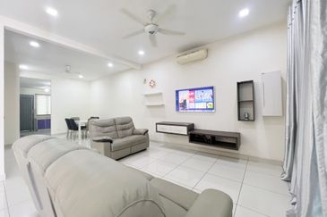 Partly Furnished 2 Storey Superlink Zircona Residence Alam Impian