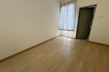 Partly Furnished 2 Storey Superlink Zircona Residence Alam Impian