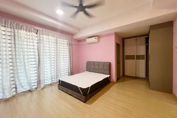 Partly Furnished 2 Storey Superlink Zircona Residence Alam Impian