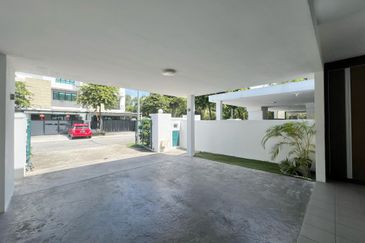 Partly Furnished 2 Storey Superlink Zircona Residence Alam Impian