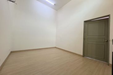 Partly Furnished 2 Storey Superlink Zircona Residence Alam Impian