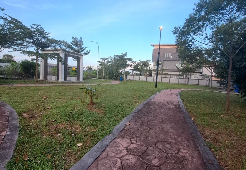 TAMAN LUKUT LAGENDA
