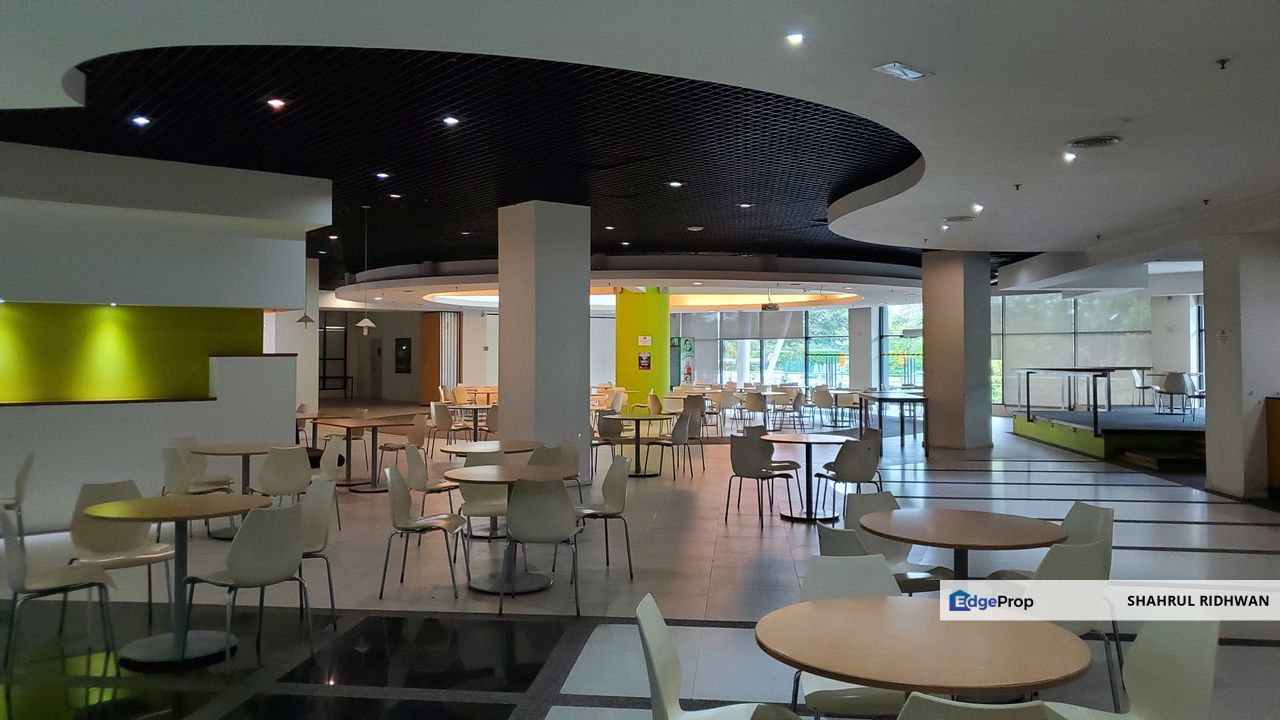 Huge Cafeteria for Rent in Cyberjaya College, Suitable for Central Kitchen  as Well for Rental @RM20,000 By SHAHRUL RIDHWAN 