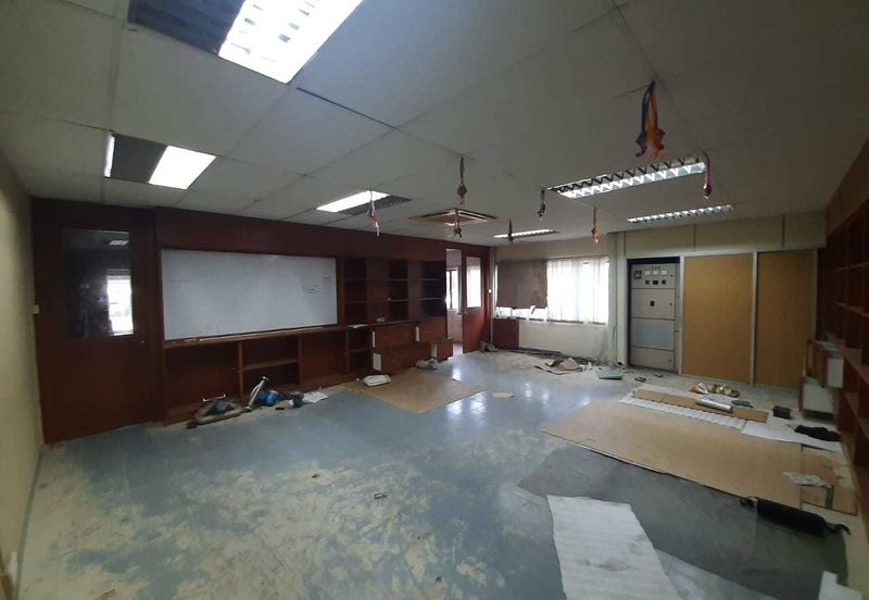 Kilang Shah Alam di Kawasan Perindustrian MIEL, Seksyen 23, Shah Alam