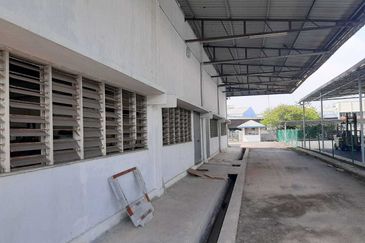 Kilang Shah Alam di Kawasan Perindustrian MIEL, Seksyen 23, Shah Alam