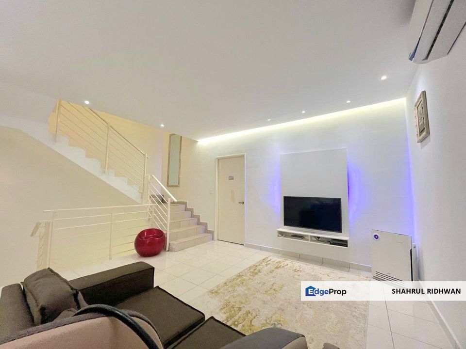 BEAUTIFULLY RENOVATED 3 STOREY TERRACE, BANGI AVENUE, Selangor, Bangi
