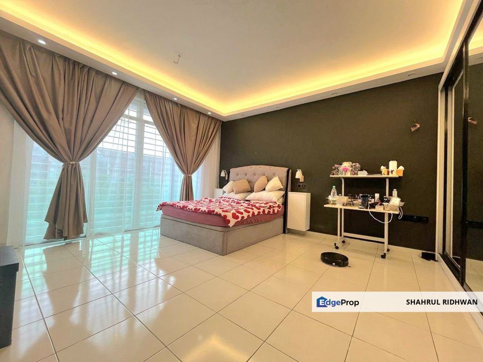 BEAUTIFULLY RENOVATED 3 STOREY TERRACE, BANGI AVENUE, Selangor, Bangi