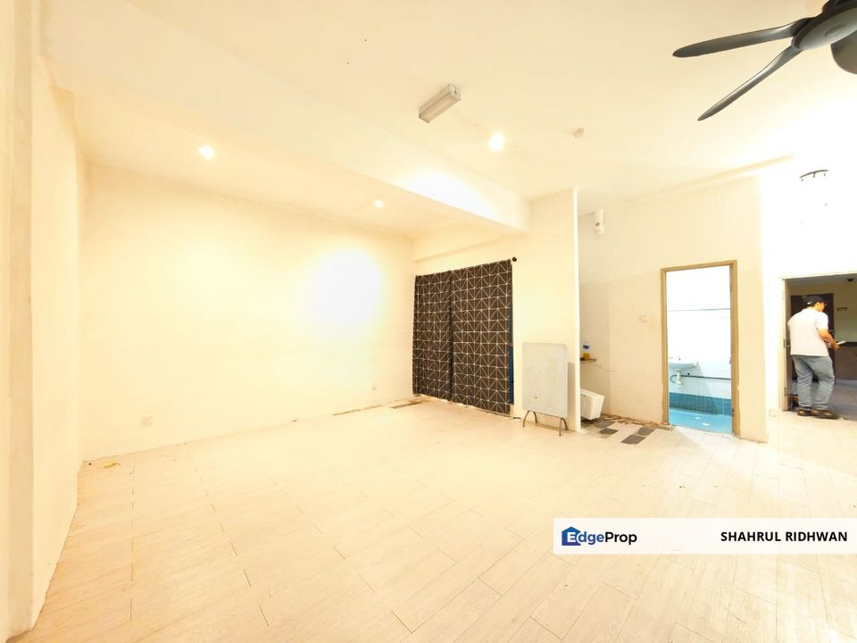 Commercial Office for Sale in Kuala Lumpur – Queen’s Avenue Jalan Bayam | 400 sqft | RM216K Below Market Value, Kuala Lumpur, Cheras