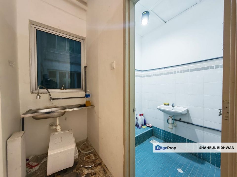 Commercial Office for Sale in Kuala Lumpur – Queen’s Avenue Jalan Bayam | 400 sqft | RM216K Below Market Value, Kuala Lumpur, Cheras