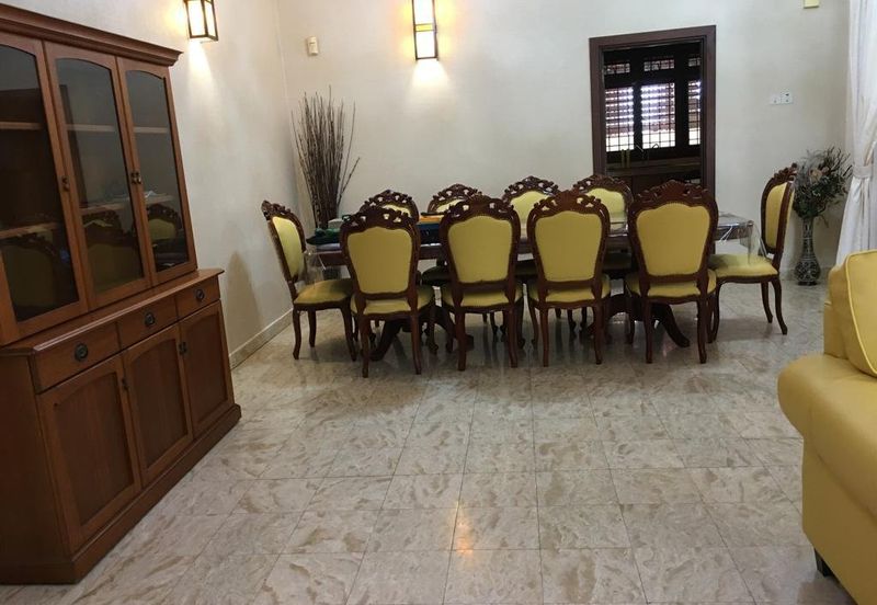 Fully Furnished Bungalow Mutiara Damansara pool