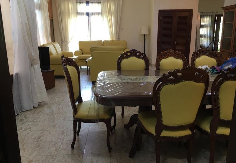 Fully Furnished Bungalow Mutiara Damansara pool