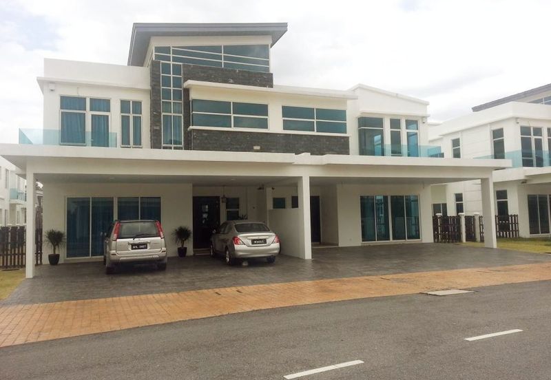 Perdana Lakeview East