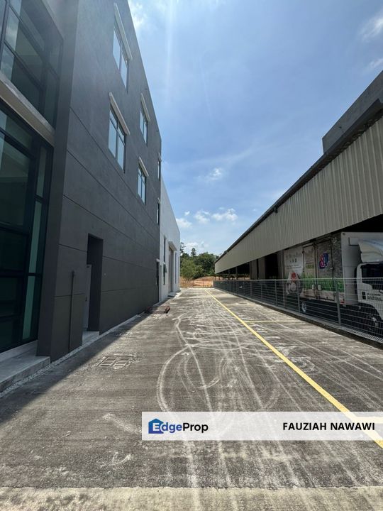 NEAR HIGHWAY | UB Industrial Park Warehouse Rawang For Rent, Selangor, Rawang