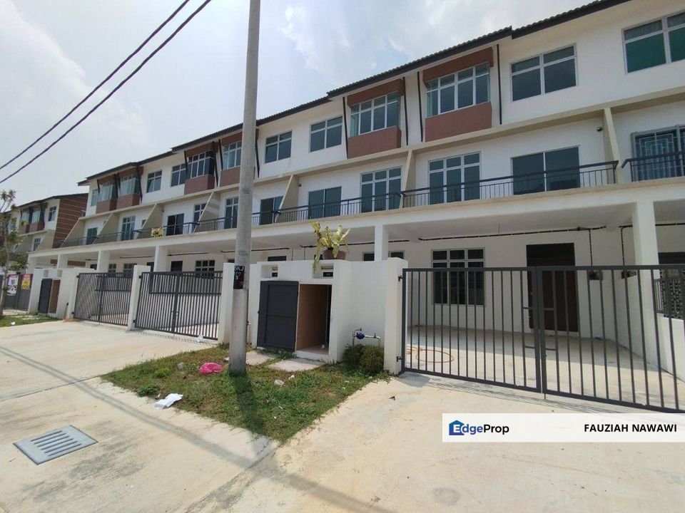TAMAN SCIENTEX KUNDANG JAYA RAWANG 3 STOREY HOUSE FOR SALE NEW CONDITION, Selangor, Petaling Jaya