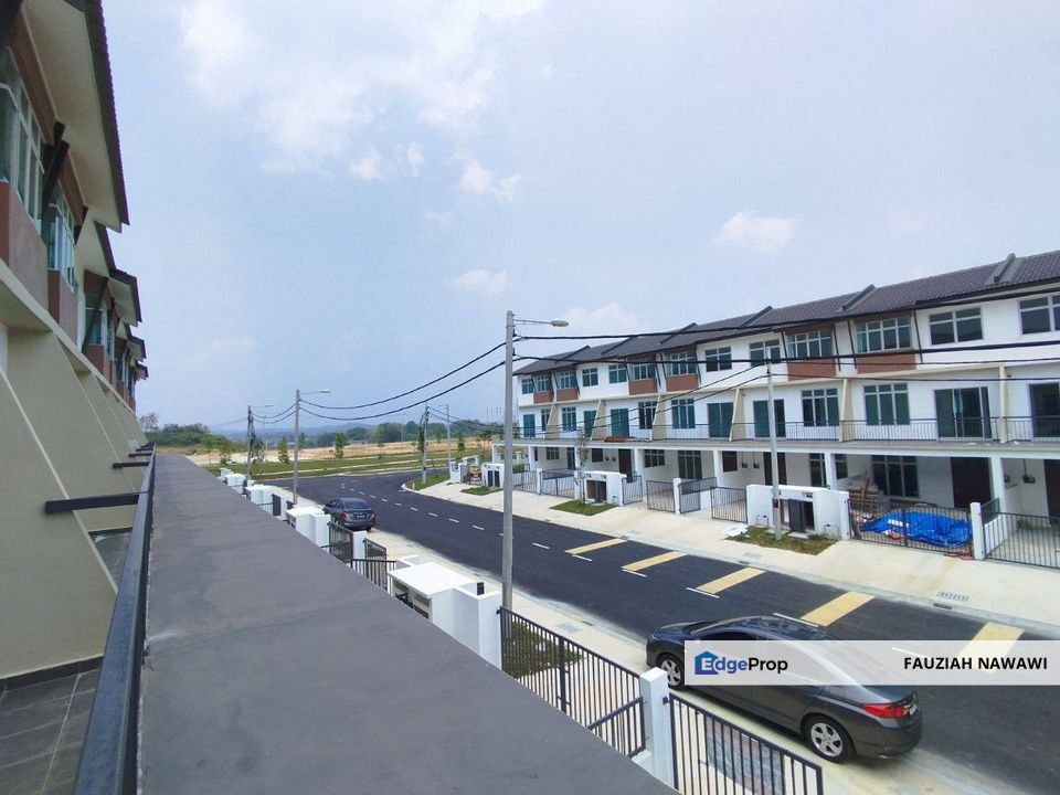 TAMAN SCIENTEX KUNDANG JAYA RAWANG 3 STOREY HOUSE FOR SALE NEW CONDITION, Selangor, Petaling Jaya