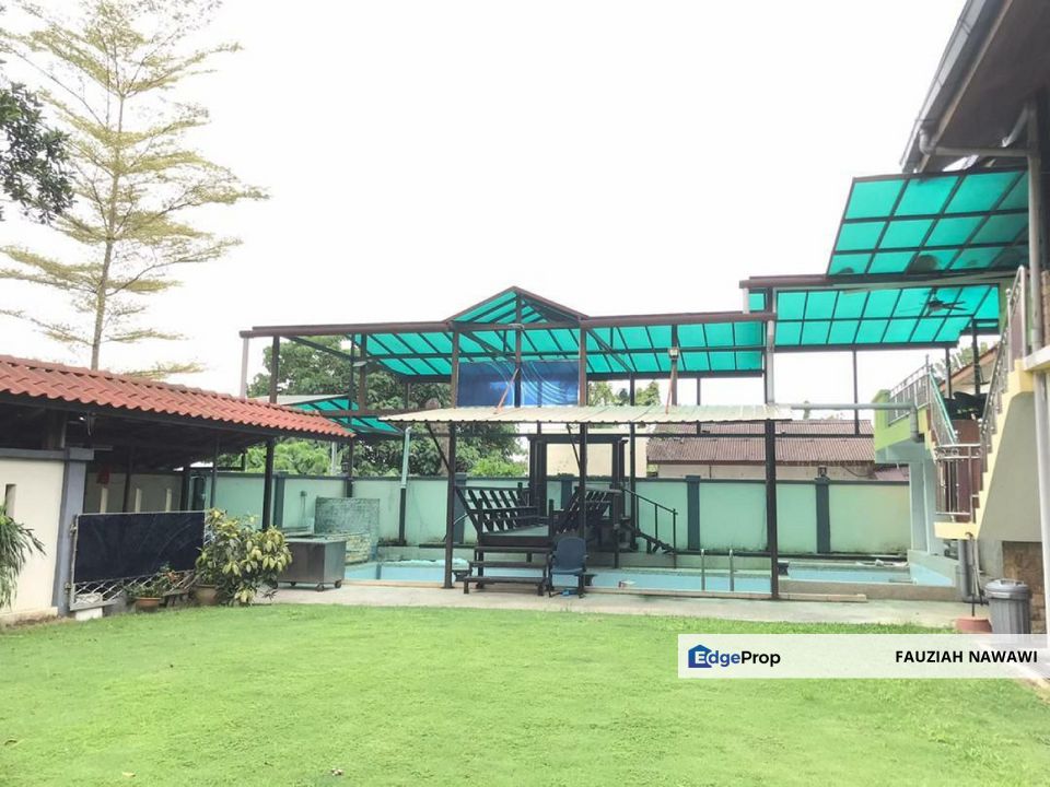 KAMPUNG KENANGA RAWANG THREE STOREY BUNGALOW FOR SALE COVERED SWIMMING POOL, Selangor, Rawang