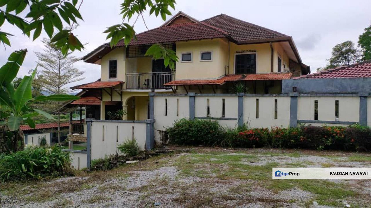 KAMPUNG KENANGA RAWANG THREE STOREY BUNGALOW FOR SALE COVERED SWIMMING POOL, Selangor, Rawang