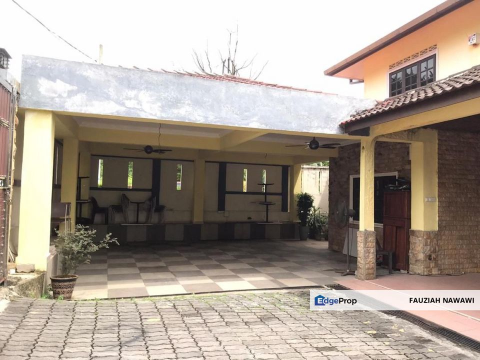 KAMPUNG KENANGA RAWANG THREE STOREY BUNGALOW FOR SALE COVERED SWIMMING POOL, Selangor, Rawang