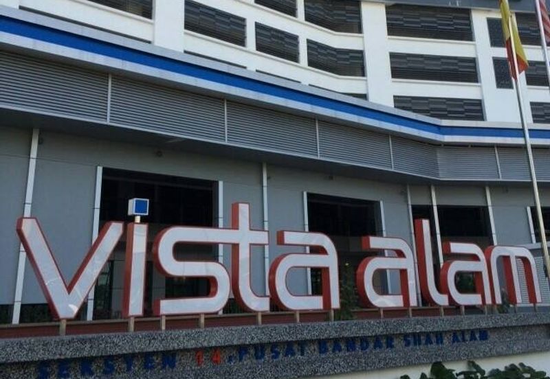 TRIPLE STOREY SHOPLOT VISTA ALAM SEKSYEN 14 ROI 5%