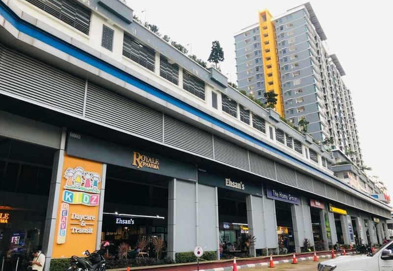 TRIPLE STOREY SHOPLOT VISTA ALAM SEKSYEN 14 ROI 5%