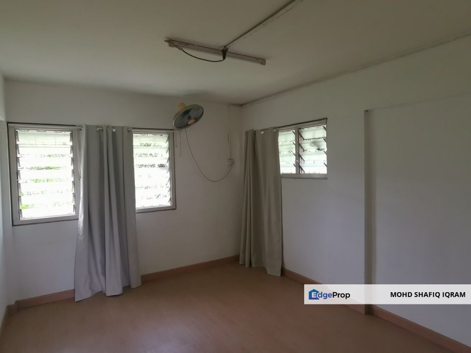 Flat Sri Melaka ground unit end lot for rent., Kuala Lumpur, Cheras