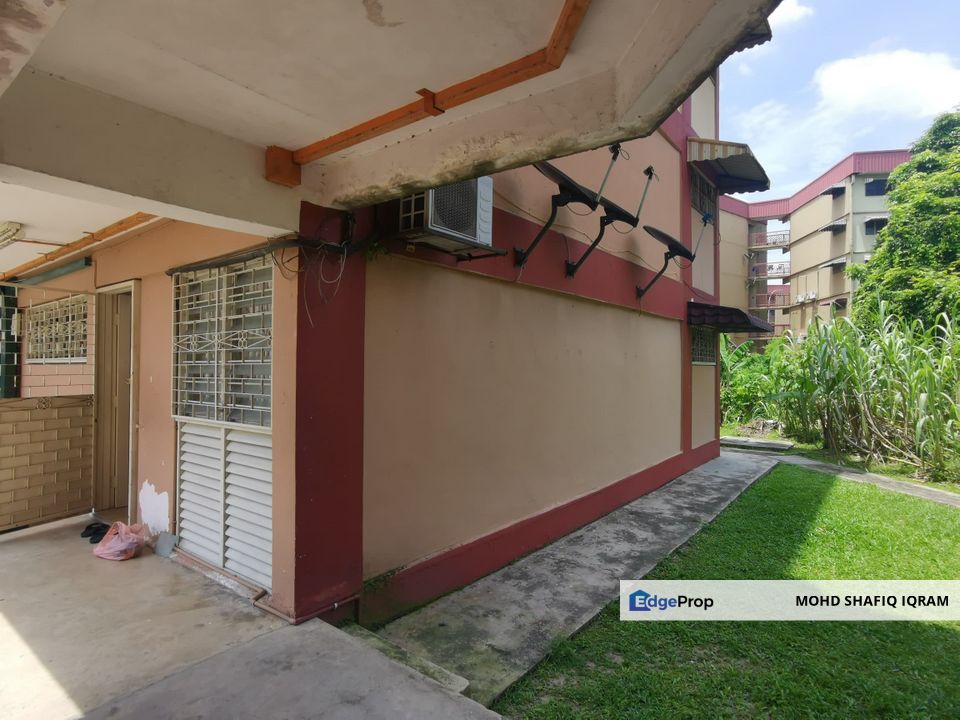 Flat Sri Melaka ground unit end lot for rent., Kuala Lumpur, Cheras