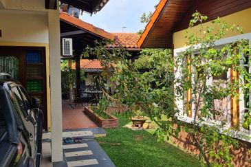 Double Storey Superlink Corner Lot, Lagenda 2, Bukit Jelutong