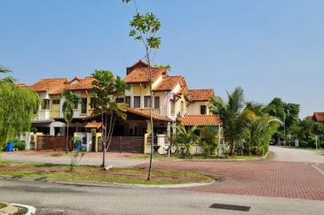 Double Storey Superlink Corner Lot, Lagenda 2, Bukit Jelutong