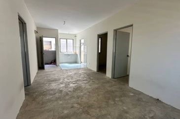 Johan Court Flat @ Alam Perdana