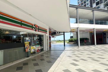 I Residence @ I City