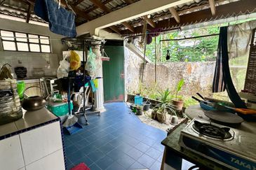 SL7, Bandar Sungai Long